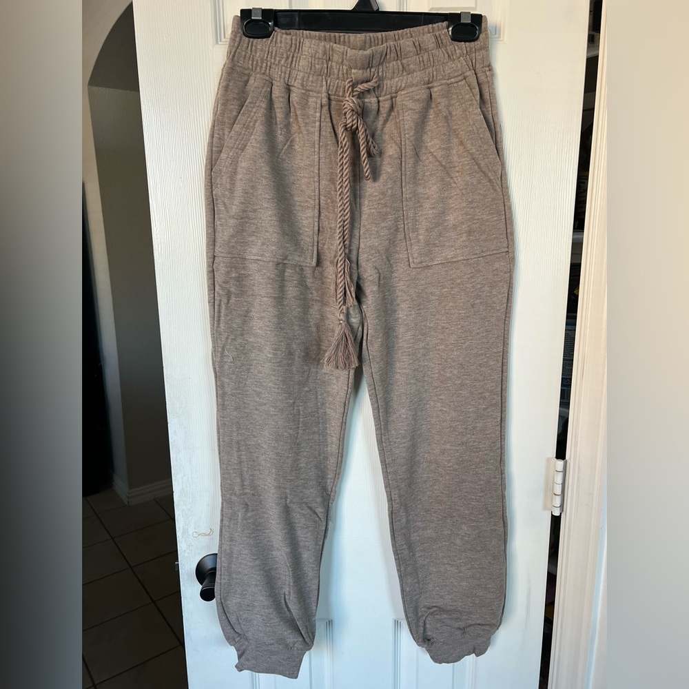 NWT Moon River Taupe Joggers M